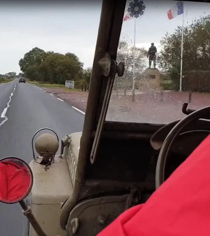 En jeep tras las huellas de la 101.ª División Aerotransportada