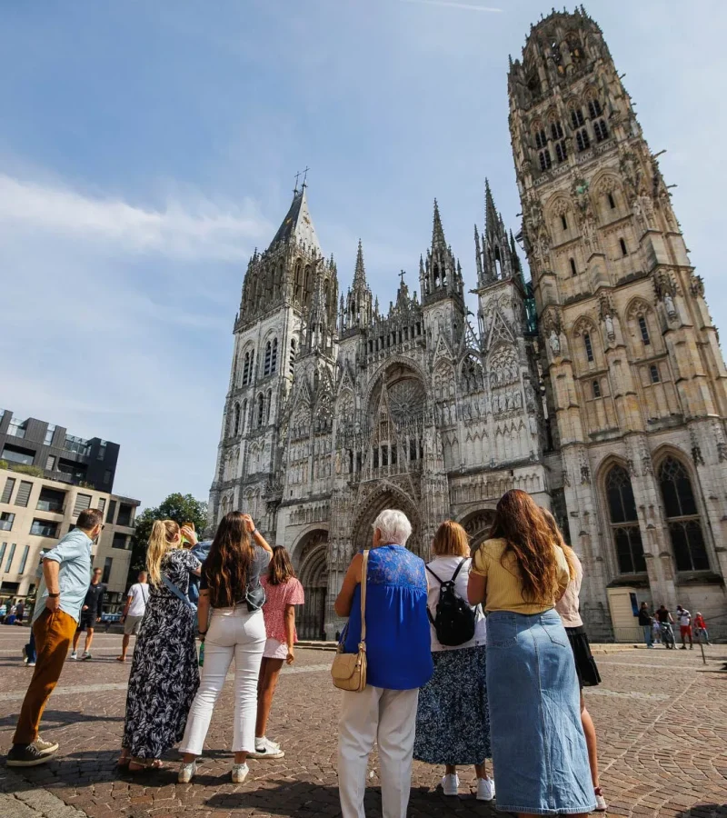 Una insólita visita sensorial a la catedral de Rouen