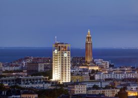 Vista de la torre del Ayuntamiento y de la iglesia de Saint-Joseph, Le Havre