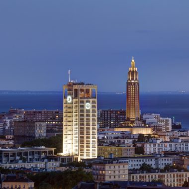 Vista de la torre del Ayuntamiento y de la iglesia de Saint-Joseph, Le Havre