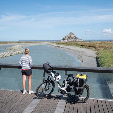 Arrivée au Mont-Saint-Michel à vélo