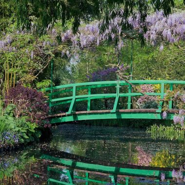 Pont japonais dans les jardins de Claude Monet à Giverny