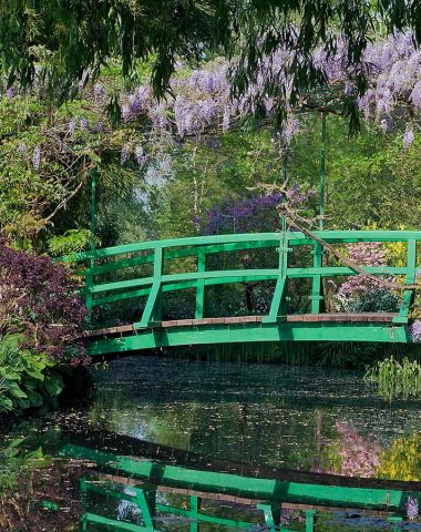 Pont japonais dans les jardins de Claude Monet à Giverny