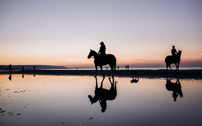 A caballo por Normandía