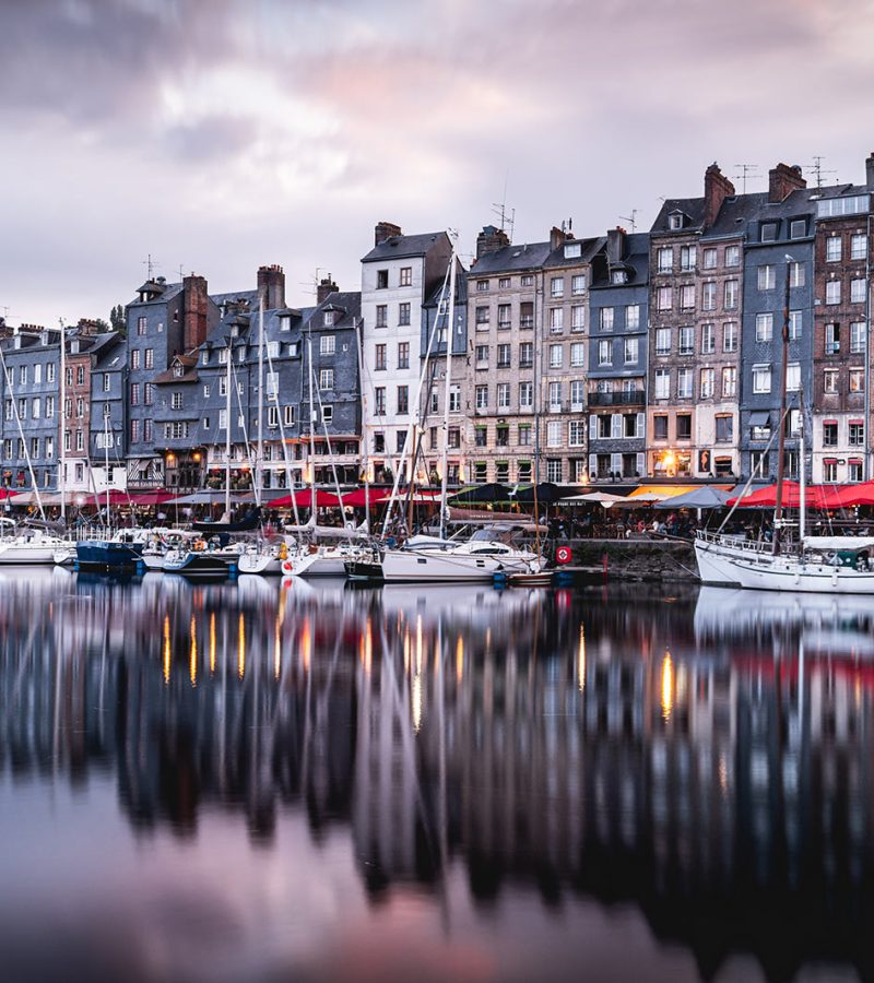 Honfleur en pareja o el encanto de sus callejuelas empedradas