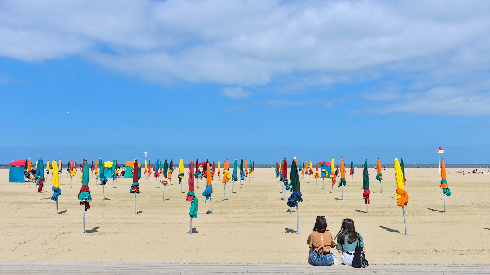 Playa y sombrillas en Deauville ©Thomas Le Floc’h