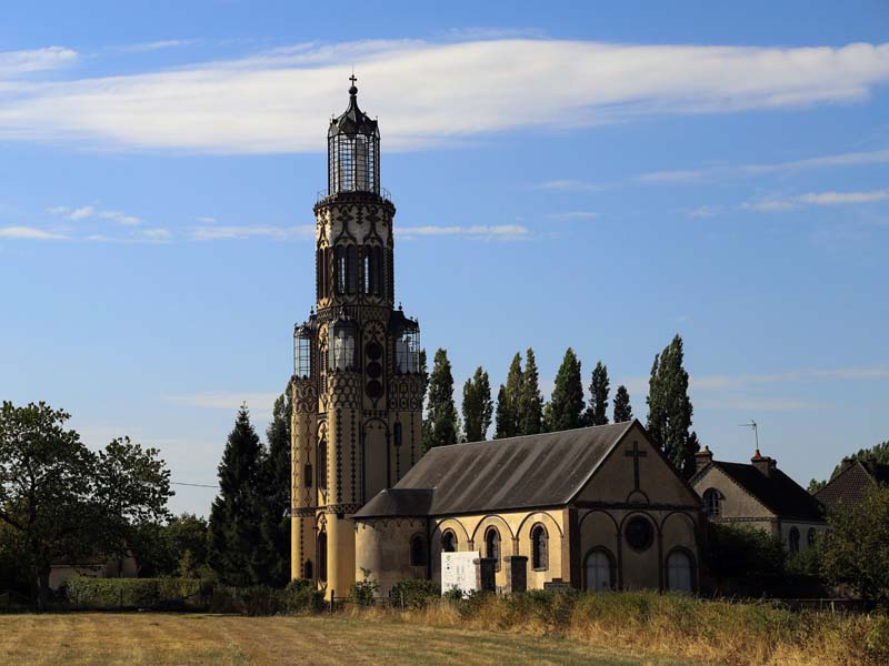 Eglise Notre-Dame de la Salette LONGNY LES VILLAGES : Turismo de Normandía,  Francia